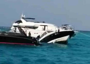 Turistas se salvan de morir ahogados tras hundimiento de yate en Isla Mujeres