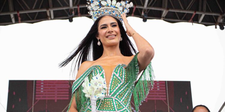 Coronan a Miss Tamaulipas Scarlett Mercado Reina del Festival del Mar 2023