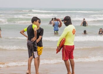 Protección Civil pide respetar Semáforo de Banderas en Playa Miramar