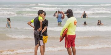 Protección Civil pide respetar Semáforo de Banderas en Playa Miramar