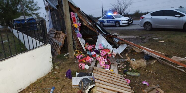 Vuelca camioneta frente al panteón de Cd. Victoria; dos heridos