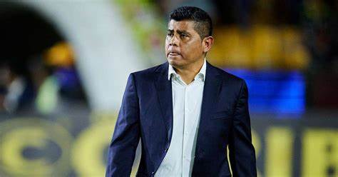 ‘Chima’ Ruiz es cesado como técnico de Tigres de la UANL