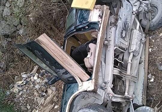 Salen heridas dos embarazadas al volcar auto en carretera antigua a Tula