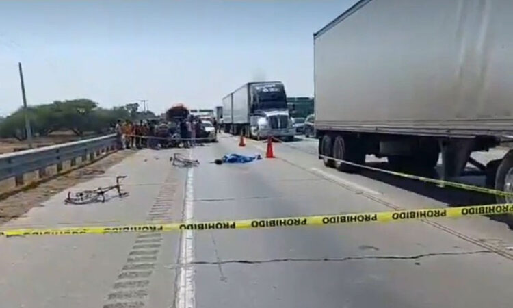 Camión embiste a ciclistas peregrinos en la México-Querétaro