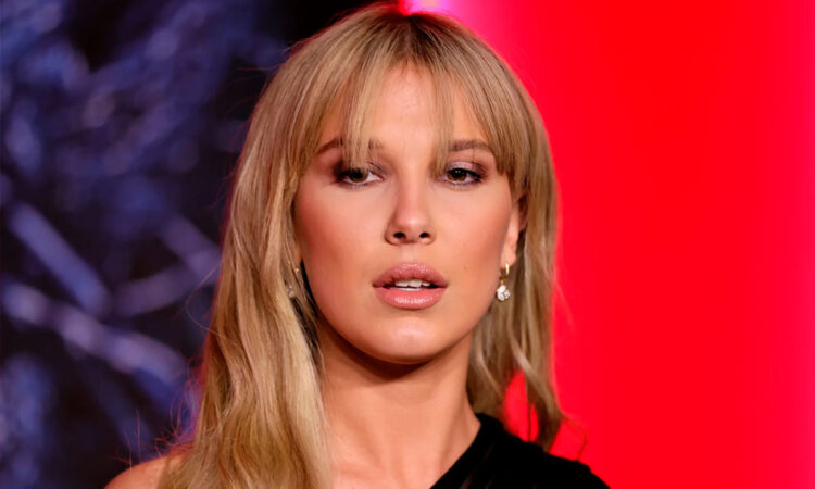 Millie Bobby Brown presume su anillo de compromiso