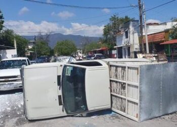 Seis lesionados deja choque con volcadura