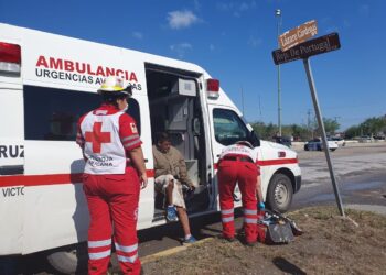 Árbitro cae de moto y se lesiona