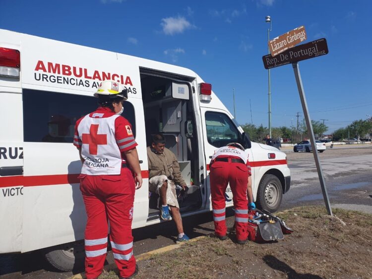Árbitro cae de moto y se lesiona