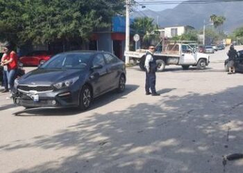 Choca por distraído