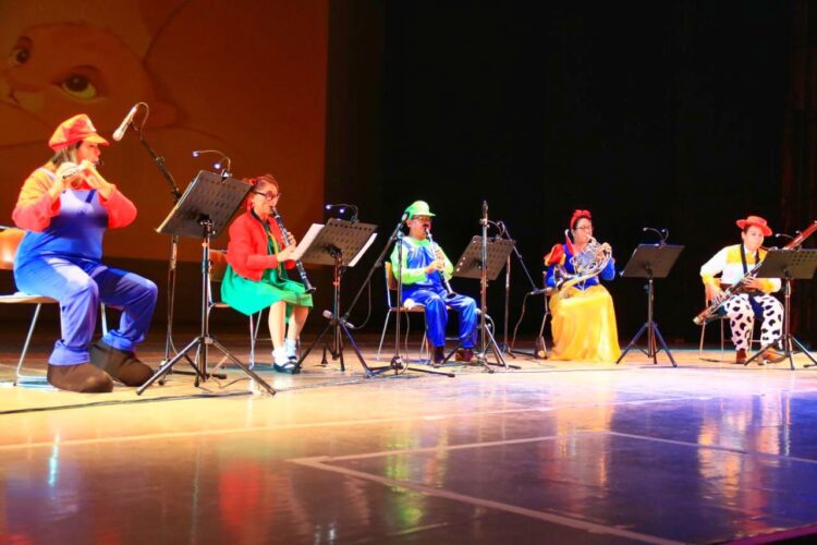 Disfrutan niñas y niños victorenses de concierto didáctico