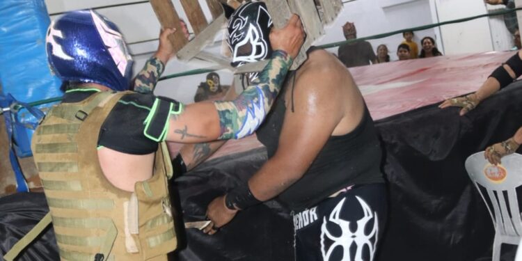 Apoya Lalo Gattás regreso de la Lucha Libre