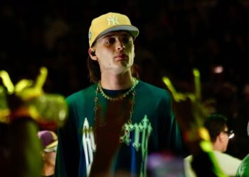 Peso Pluma se corona como el #1 del Top 50 Global de Spotify con “Ella Baila Sola”