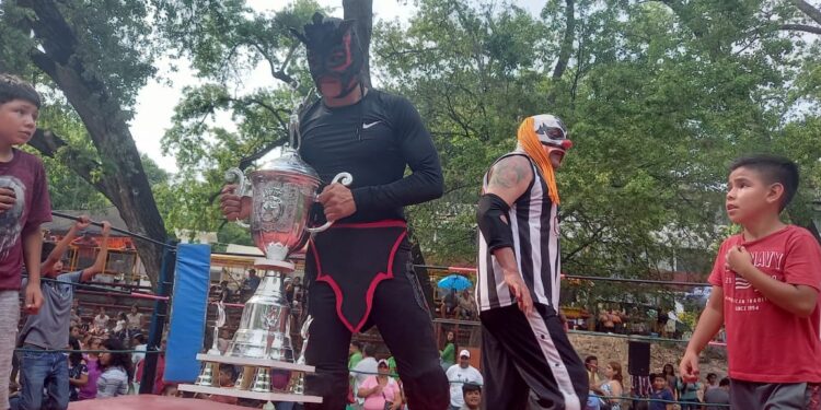 Impactan Leyendas de la Lucha Libre en San Marcazo 2023