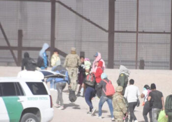 Se entregan mil migrantes a la Patrulla Fronteriza en Ciudad Juárez