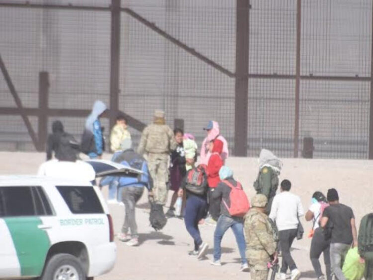 Se entregan mil migrantes a la Patrulla Fronteriza en Ciudad Juárez