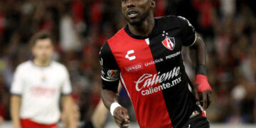 Atlas pega primero ante Chivas en cuartos de final