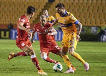 Tigres golea a Toluca y rasguña boleto a semifinales
