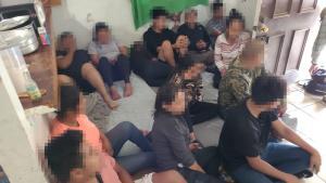 Encuentra PF a 28 migrantes en casa de Laredo