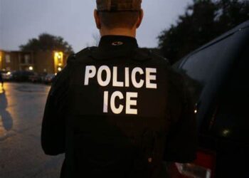 Algunos solicitantes de asilo portaran localizadores: ICE