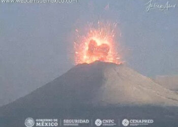 El volcán Popocatépetl continúa con explosiones, fumarolas y caída de ceniza