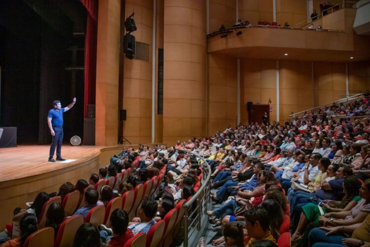 Todos podemos ser Mensajeros de Paz, afirma César Lozano en Tampico