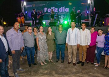 Reconoce alcalde a magisterio de Matamoros en marco del “Día del Maestro”