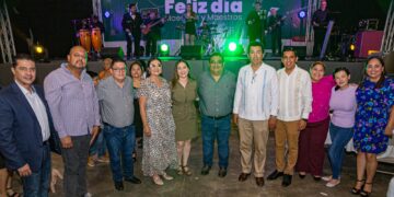 Reconoce alcalde a magisterio de Matamoros en marco del “Día del Maestro”