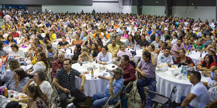 Reconoce alcalde a magisterio de Matamoros en marco del “Día del Maestro”
