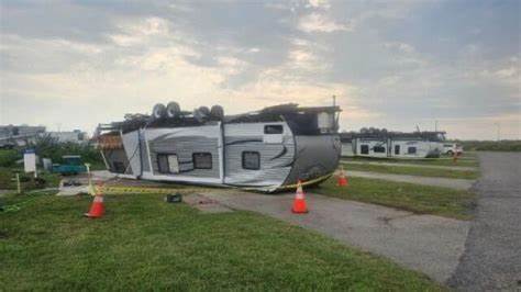 Tornenta causa destrozos en Isla del Padre