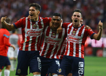 Chivas rompe ‘maldición’ contra Atlas y ¡habrá Clásico Nacional!