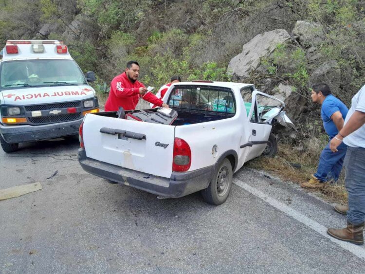 Muere al chocar camioneta contra talud en ruta Tula-Ocampo