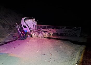 Vuelca tráiler con tabaco en carretera Victoria-Tula-San Luis Potosí