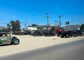 Comando acribilla a asistentes de una carrera de autos en Ensenada
