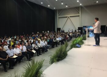 Van dos mil 500 victorenses a oración por la lluvia, acuden alcalde, obispo y pastores