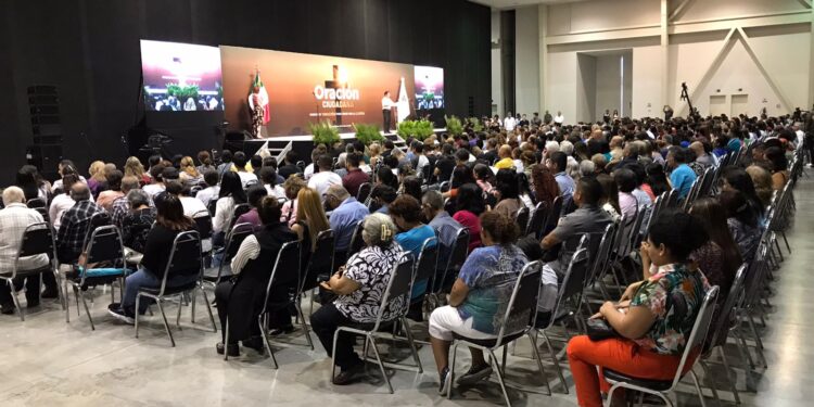 Van dos mil 500 victorenses a oración por la lluvia, acuden alcalde, obispo y pastores