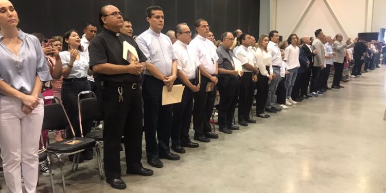 Van dos mil 500 victorenses a oración por la lluvia, acuden alcalde, obispo y pastores