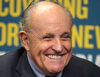 Demandan a Giuliani por presunto asalto y acoso sexual