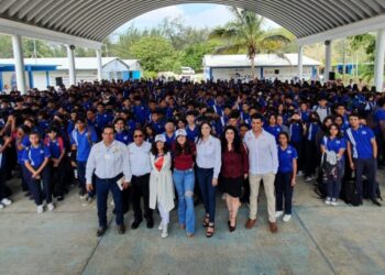 Llevan Expo Juventud a el CET  del Mar en Ciudad Madero