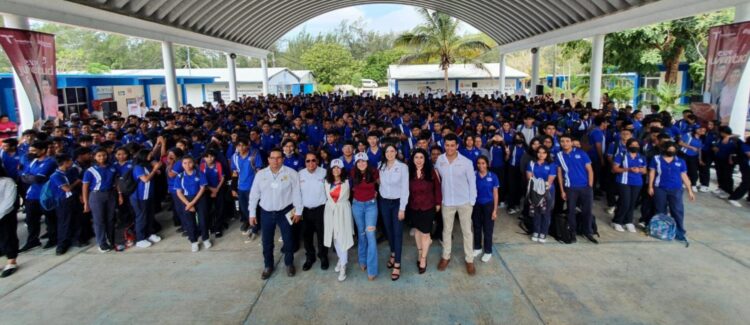 Llevan Expo Juventud a el CET  del Mar en Ciudad Madero
