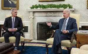 Republicanos y Biden buscan resolver el techo de deuda