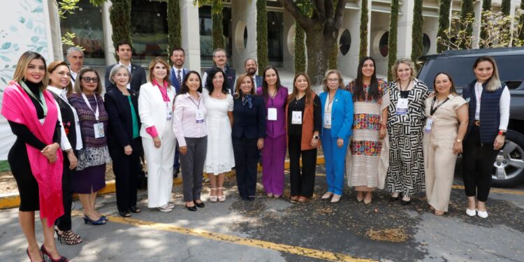 Presenta SNDIF informe anual ante Sistemas Estatales y Municipales DIF