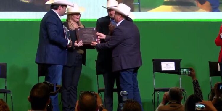 Clausuran la 87 Convención Nacional Ganadera celebrada en Chihuahua