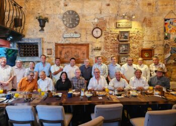 Dialogan editorialistas de La Verdad con Felipe Garza, Delegado de Gobernación