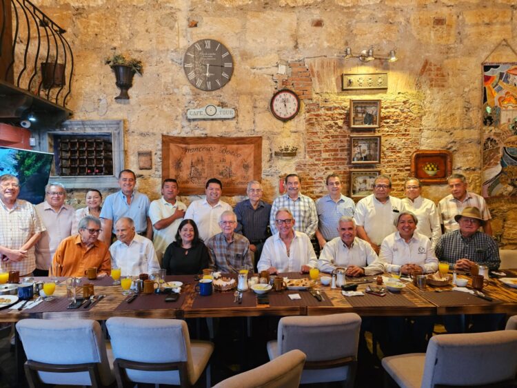 Dialogan editorialistas de La Verdad con Felipe Garza, Delegado de Gobernación