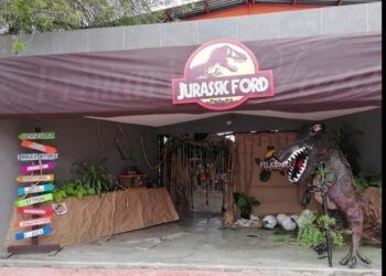 Molesta a padres de familia excesivas cuotas y poca transparencia en escuela Ford-74