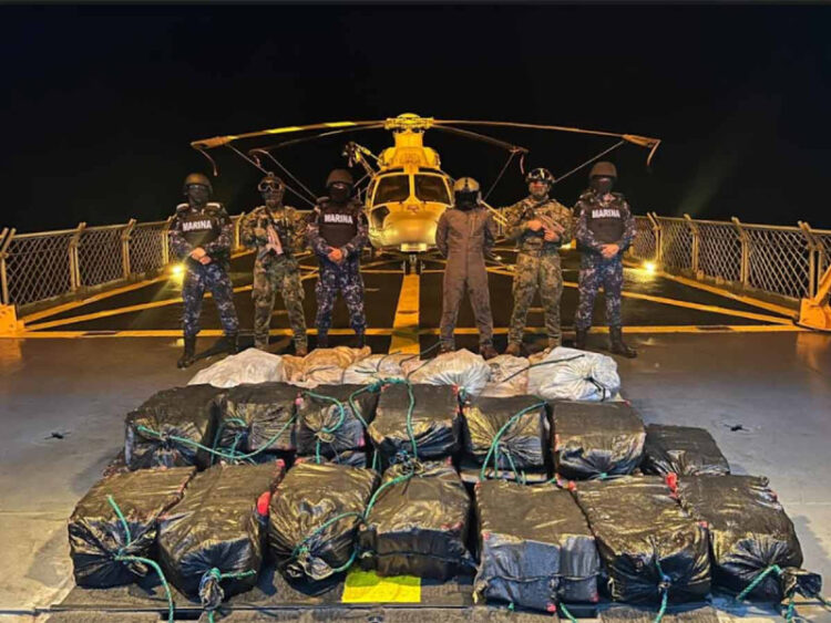 SEMAR asegura casi tonelada y media de cocaína en Michoacán