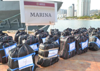 Semar detiene a 5 personas con una tonelada de cocaína en Acapulco