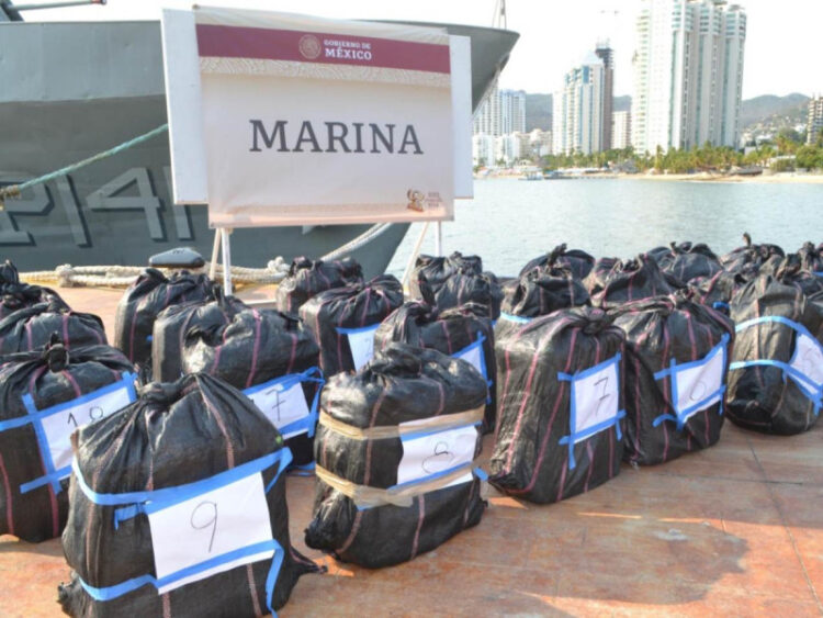 Semar detiene a 5 personas con una tonelada de cocaína en Acapulco