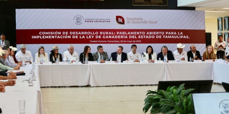 Realizan parlamento abierto para nueva Ley de Ganadería y omiten voces de productores