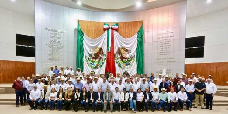 Realizan parlamento abierto para nueva Ley de Ganadería y omiten voces de productores